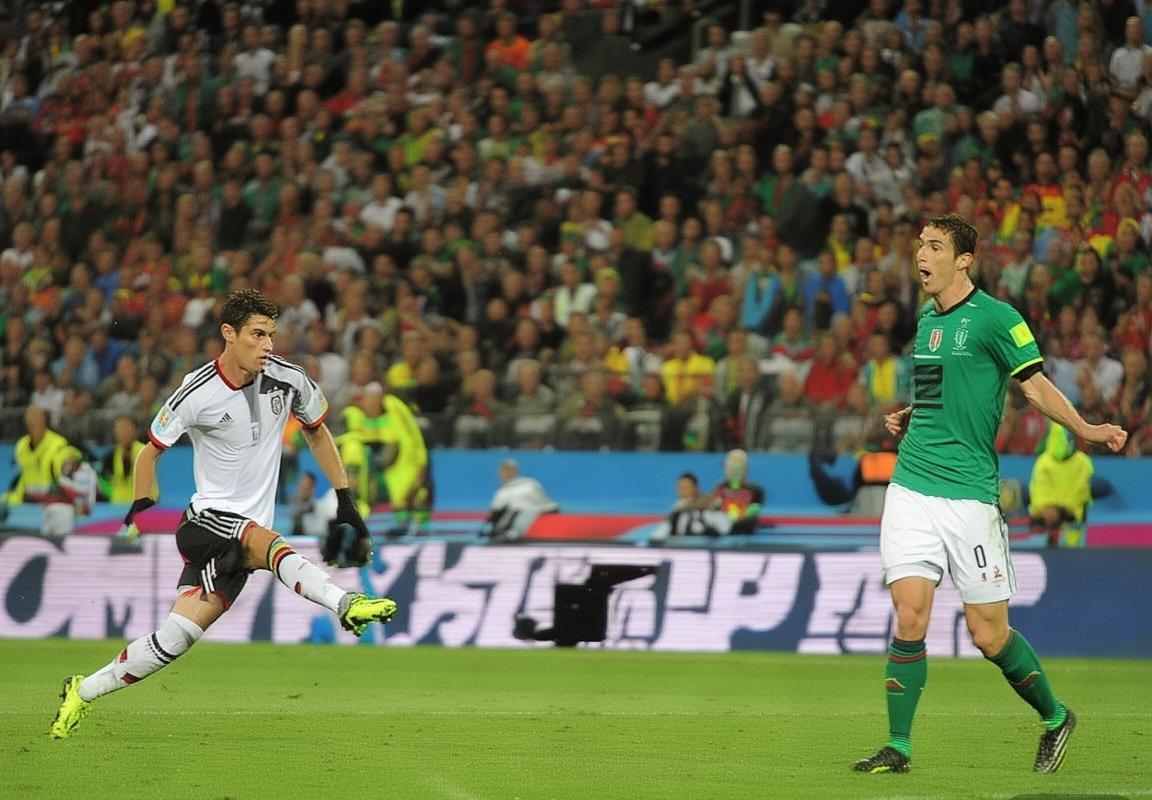 2012欧洲杯半决赛：德葡巅峰对决穆勒制胜C罗遗憾瞬间(图4)